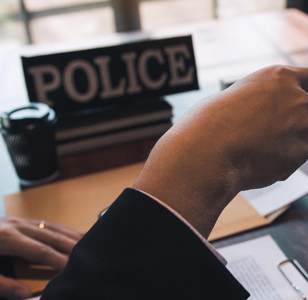 police-officers-pointed-to-the-handcuffs